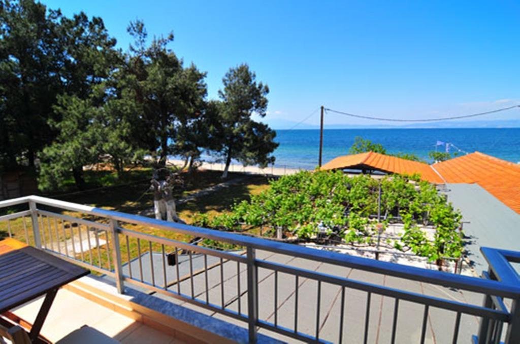 Sikoudis Gorgona Beach Apartment Skala Rachoni  Cameră foto